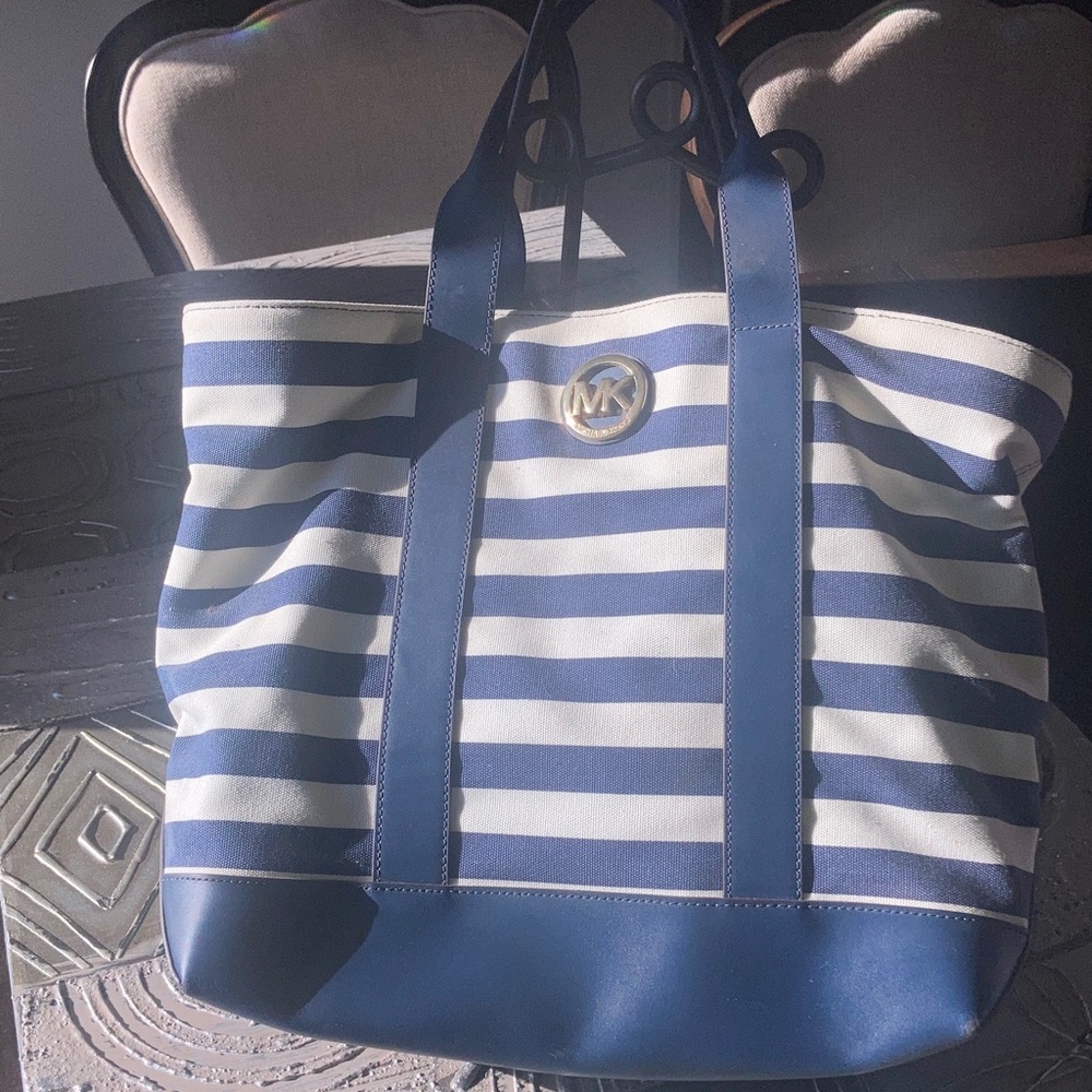 Micheal Kors - Picture 3 of 17